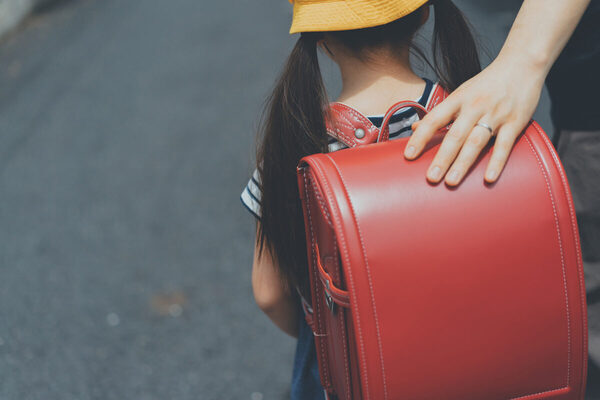 「そんなの聞いてない」小1の壁の現実…入学後に、共働き家庭で本当に起きていたこと