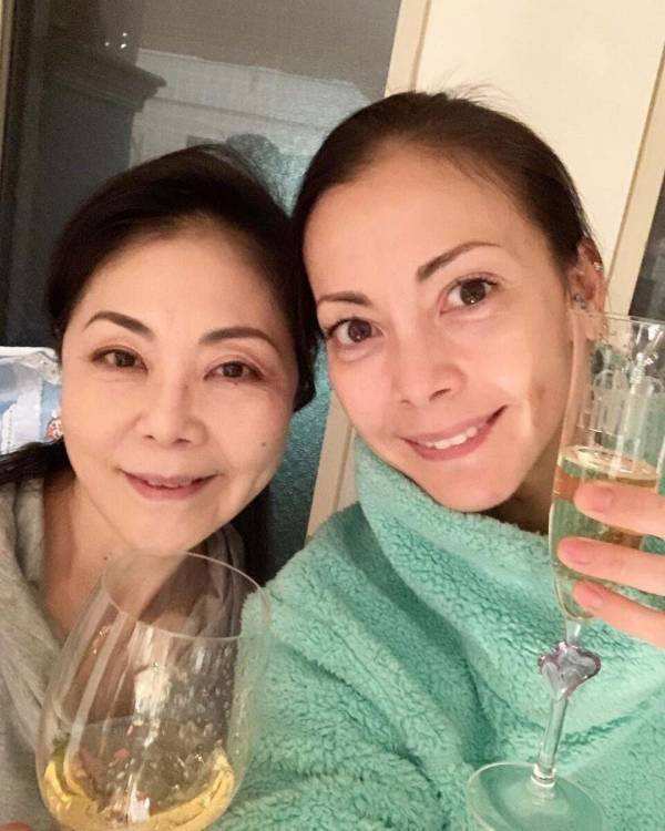 土屋アンナさんの“怒らない子育て”「これで良かったんだ」すい臓がんで死去した母・眞弓さんの言葉が子育ての指針に