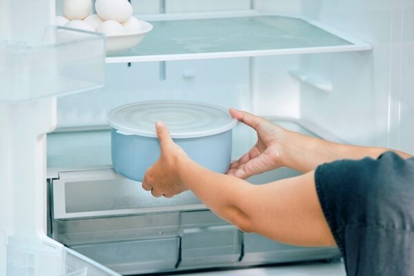 フライパンがかわいいだけで料理したくなるの、わかる。累計800万枚の人気エバークックにスモーキーブルー新セットが登場