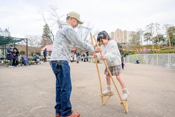子どもが喜ぶイベント見つけた！西武園ゆうえんちのGWが「春日さんの顔を撃つ」謎アトラクションから昭和あそびまで盛りだくさん