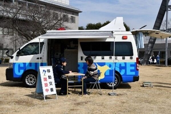 パトカーに乗れる・制服が着られる・安全免許証がもらえる。酒々井アウトレットのGWキッズイベントが全部無料