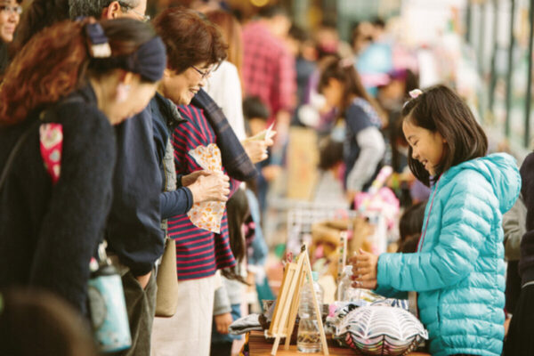 【こどもが主役の商店街が誕生】自分で働いたお給料（おむすび通貨）でお米と交換できる体験も！