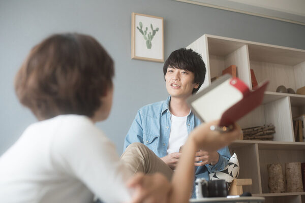 「来週大丈夫かな」思ってたのと違う…フルタイム共働きもう無理。育休明け復職の現実に疲弊する親たち