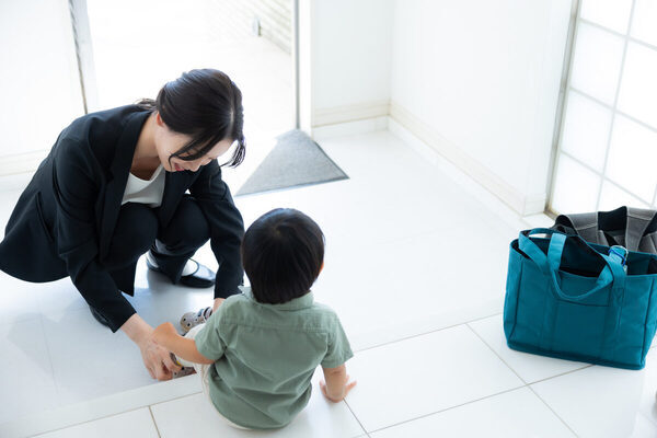 「来週大丈夫かな」思ってたのと違う…フルタイム共働きもう無理。育休明け復職の現実に疲弊する親たち