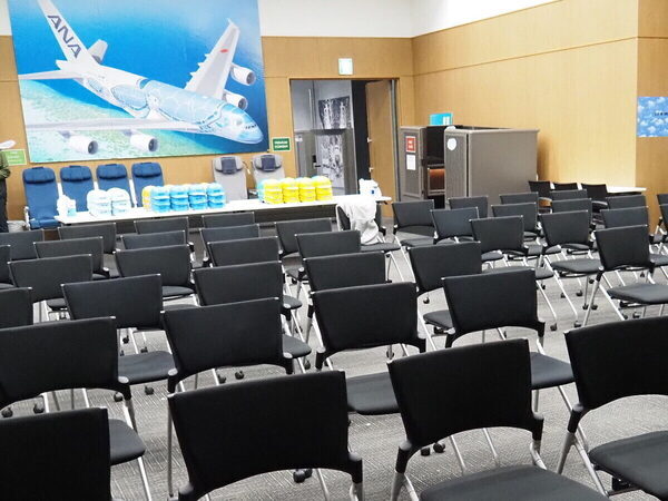 「飛行機がこんなに近くに！」至近距離で浴びるオーラに息子の瞳は一瞬で奪われた！ ANA格納庫見学レポ（東京・大田区）