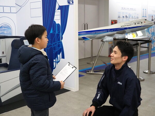 「飛行機がこんなに近くに！」至近距離で浴びるオーラに息子の瞳は一瞬で奪われた！ ANA格納庫見学レポ（東京・大田区）
