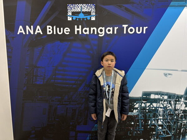 「飛行機がこんなに近くに！」至近距離で浴びるオーラに息子の瞳は一瞬で奪われた！ ANA格納庫見学レポ（東京・大田区）