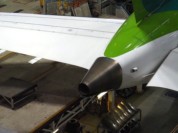 「飛行機がこんなに近くに！」至近距離で浴びるオーラに息子の瞳は一瞬で奪われた！ ANA格納庫見学レポ（東京・大田区）