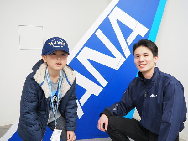 「飛行機がこんなに近くに！」至近距離で浴びるオーラに息子の瞳は一瞬で奪われた！ ANA格納庫見学レポ（東京・大田区）