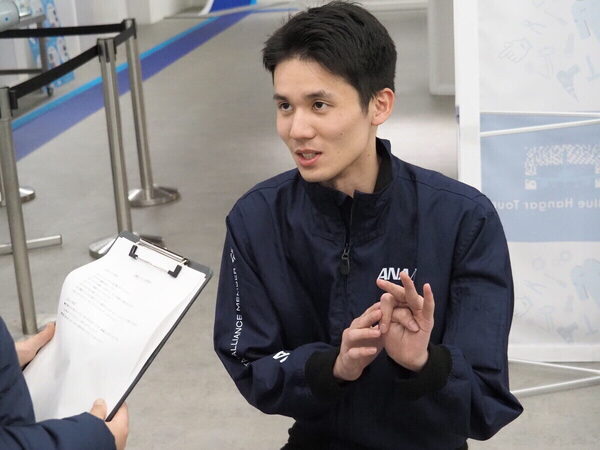 「飛行機がこんなに近くに！」至近距離で浴びるオーラに息子の瞳は一瞬で奪われた！ ANA格納庫見学レポ（東京・大田区）