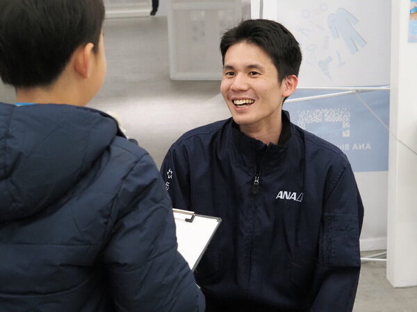 「飛行機がこんなに近くに！」至近距離で浴びるオーラに息子の瞳は一瞬で奪われた！ ANA格納庫見学レポ（東京・大田区）