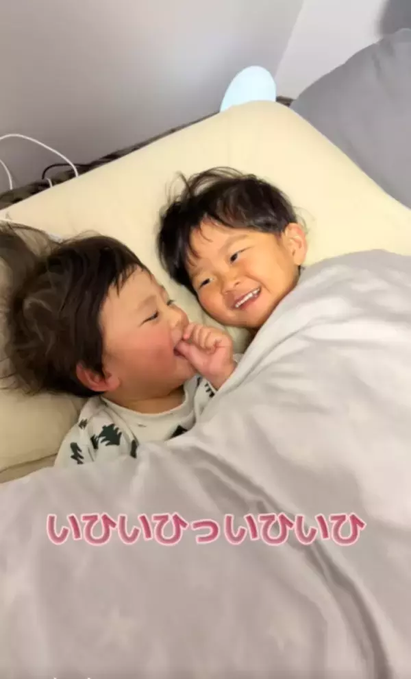 「節目で見返して泣くやつ。」反抗期も結婚式でも…何度でも見返したい、幼い兄弟の寝起きルーティン