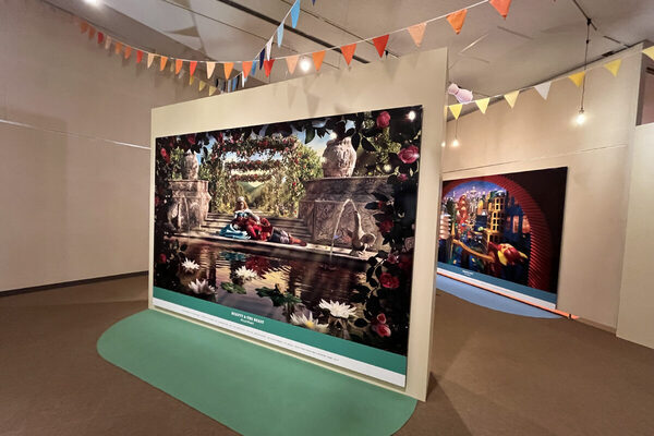 「ミッケ！」の絵本が巨大展示に…！親子で楽しめる『ミッケ！展』がリトルワールドにて開催中