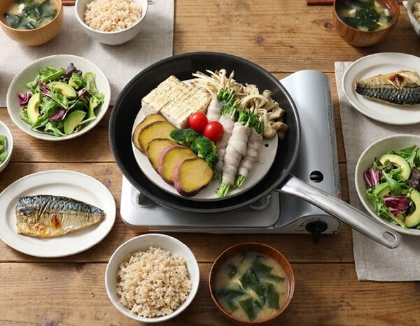 蒸し料理を毎日の選択肢に！「蒸し料理ってヘルシーだけど蒸し器は大げさ」問題、1,320円のフライパン用蒸し皿が解決
