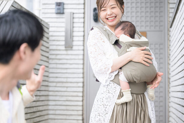 「おかえり」のひとことで疲れが消える。太陽の笑顔を持つ妻へ、手紙つづったパパの本音