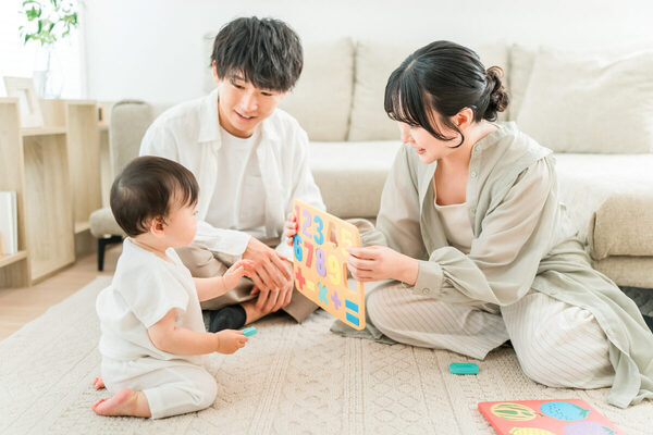 「おかえり」のひとことで疲れが消える。太陽の笑顔を持つ妻へ、手紙つづったパパの本音