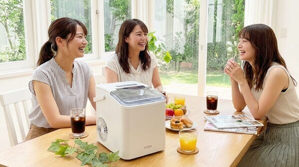 「やば！氷がない！」絶望とサヨナラ！子どもの水筒・麦茶・ドリンク……夏の氷不足ストレスがこれ1台で全部解決する製氷機が登場