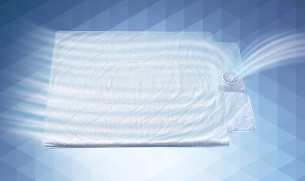 夏の睡眠環境に投資するなら今年がそのタイミング。西川の送風式敷きパッド「エアブリーズマット」が体感温度−2℃・湿度−12%を実現