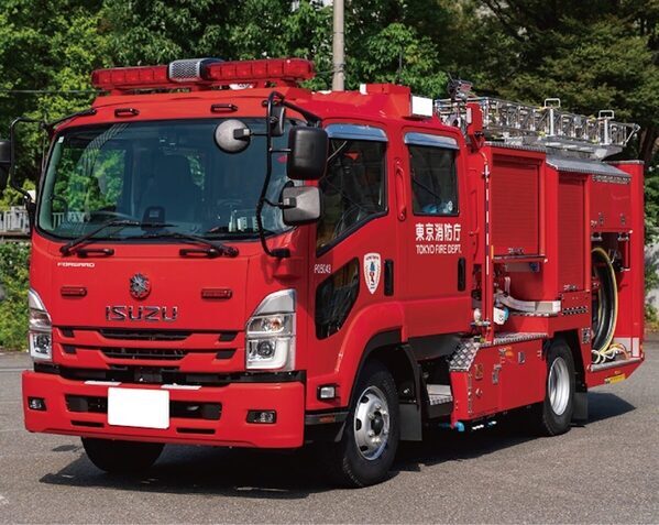 本物の消防車が見られて、防災ヒーロー入団試験にも挑戦できる。羽田エアポートガーデンの防災フェスタが子どもに最高