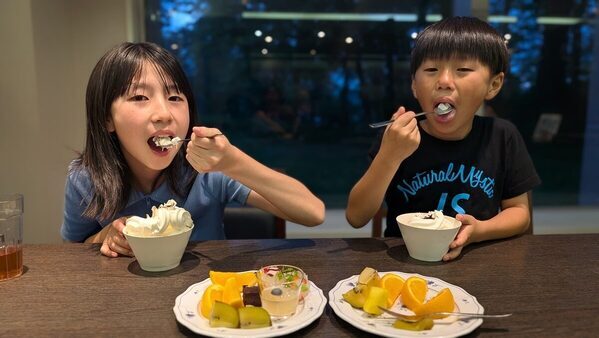 「家族の時間を大切にしたい」と訪れた裏磐梯。五色沼を歩き、あかべこに絵付け…学びと癒しに満ちた1泊2日の親子旅レポ