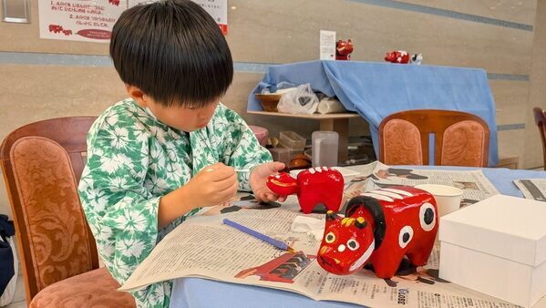 「家族の時間を大切にしたい」と訪れた裏磐梯。五色沼を歩き、あかべこに絵付け…学びと癒しに満ちた1泊2日の親子旅レポ