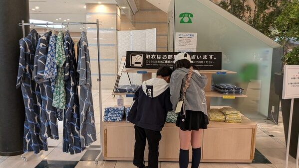 「家族の時間を大切にしたい」と訪れた裏磐梯。五色沼を歩き、あかべこに絵付け…学びと癒しに満ちた1泊2日の親子旅レポ