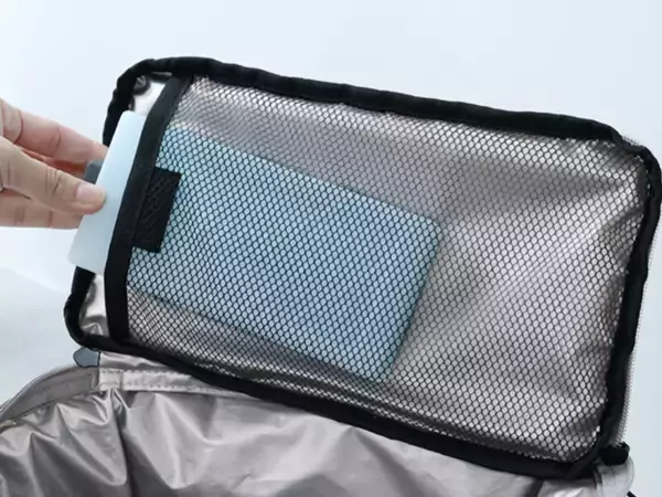 キャンプにも買い物にも使える強保冷クーラーバッグ。使わないときは折りたためてかさ張らないのが夏の暮らしに最高
