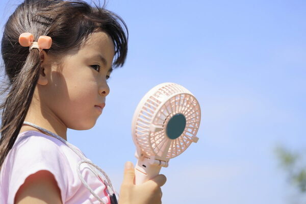 【爆発の危険も】1歳児がハンディファンを舐めてしまい…夏、ハンディファンを使う前に必ず知っておいてほしいこと