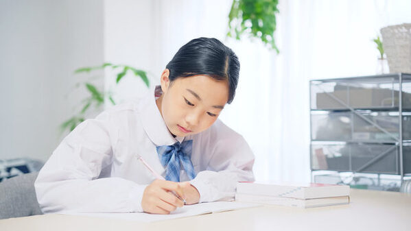 10分で終わる自由研究｜小学6年生・中学生向けの簡単テーマ5選（無料テンプレート付き）