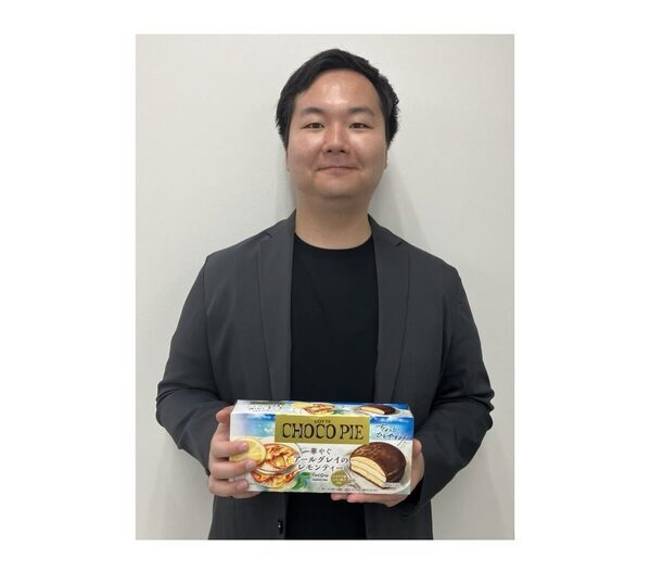チョコパイ好きの厳しい目を通過した新フレーバーが来た。アールグレイ×シチリアレモンが冷蔵庫に常備したいサイズ感