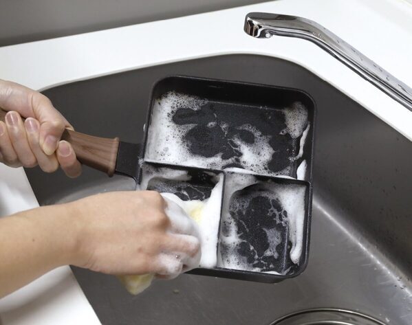 お弁当作りの一番大変な「品数を揃える」が1個のフライパンで完結する。朝の段取りがラクになるアイテム登場