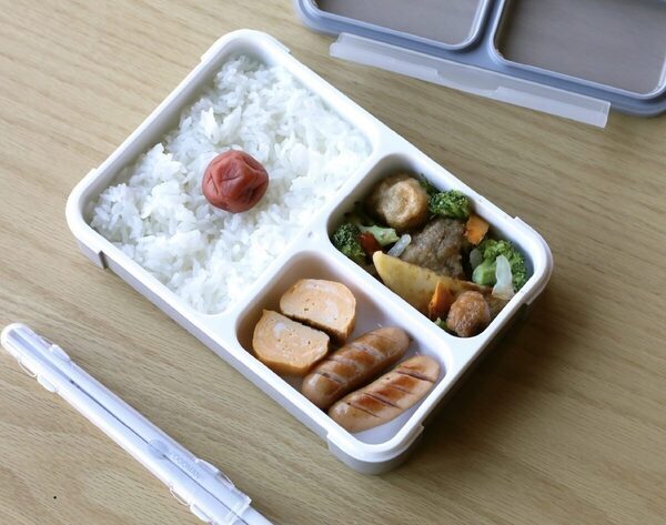 お弁当作りの一番大変な「品数を揃える」が1個のフライパンで完結する。朝の段取りがラクになるアイテム登場