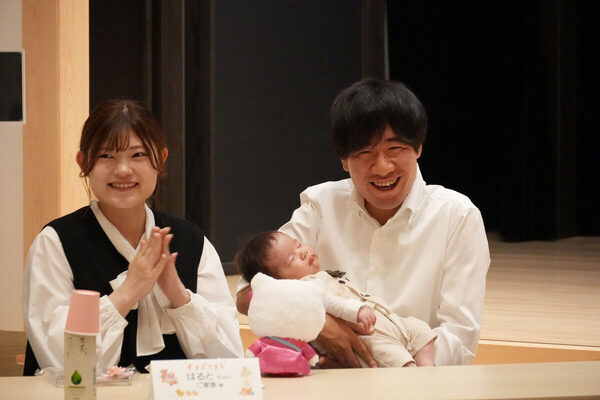 「子育てを祝福してくれていると感じた」甲府市が赤ちゃんに“誕生石の贈り物”  小さな石に込められた温かな願い