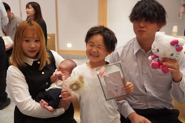 「子育てを祝福してくれていると感じた」甲府市が赤ちゃんに“誕生石の贈り物”  小さな石に込められた温かな願い