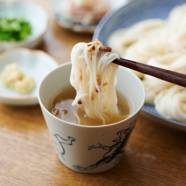 「これぞ流しそうめん」子どもも大人も楽しそう！自宅のテーブルでできる。本格竹製セット見つけた！