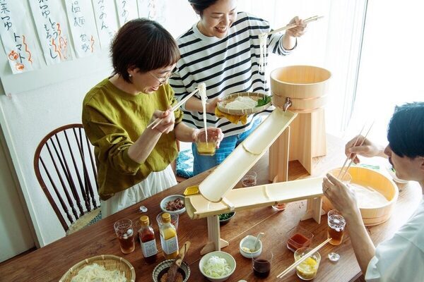 「これぞ流しそうめん」子どもも大人も楽しそう！自宅のテーブルでできる。本格竹製セット見つけた！