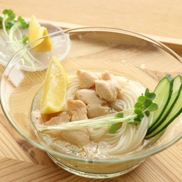 「これぞ流しそうめん」子どもも大人も楽しそう！自宅のテーブルでできる。本格竹製セット見つけた！