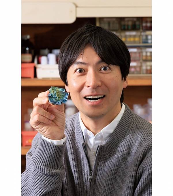 試験管に急にふわっと結晶が現れる瞬間、子どもが絶対興奮する。本格化学実験キット「きらめく宝石結晶」が登場
