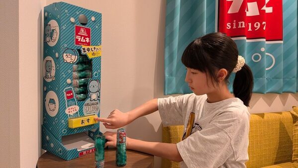 恐竜ロボットが迎えるフロントは「未来みたい」羽田でできる非日常体験、母娘の1泊2日宿泊レポ
