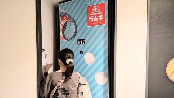 恐竜ロボットが迎えるフロントは「未来みたい」羽田でできる非日常体験、母娘の1泊2日宿泊レポ