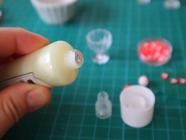 【100均】品切れ続出「ホイップクリームのり」使い方のコツは？縮む対策＆映えアレンジ4選