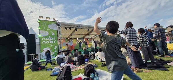 「今年も絶対行きます」 広～い会場が【家族の幸せな時間】で溢れるとっておきの野外フェス「nobinobi」が最高だった
