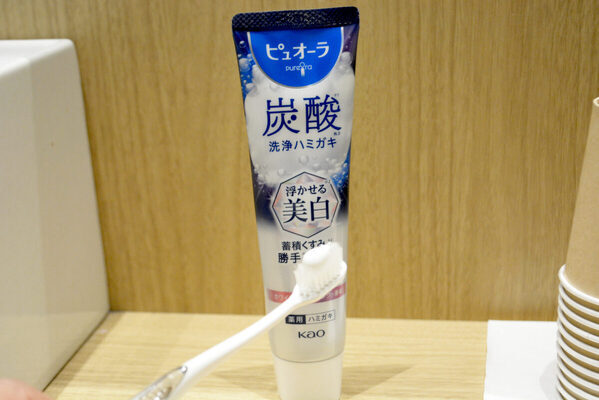 花王の「ピュオーラ 炭酸ハミガキ」に待望の美白ライン「ピュオーラ 炭酸ハミガキ 浮かせる美白」が新登場！ 新商品を早速試してみた