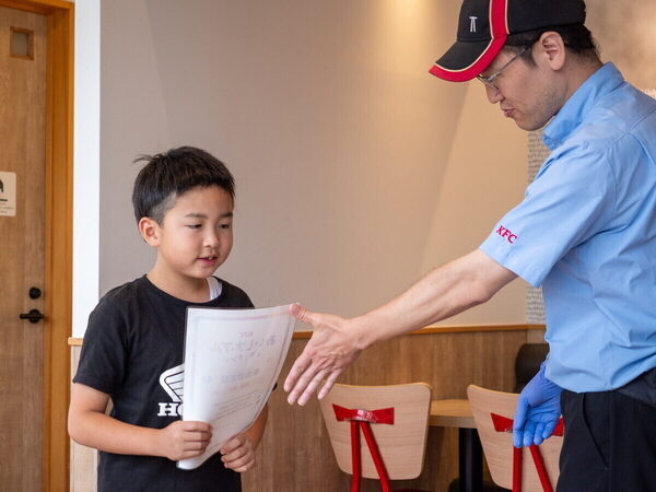 「ここで働いてみたい」小5息子の夢、広がる。ケンタッキーで感動のお仕事体験