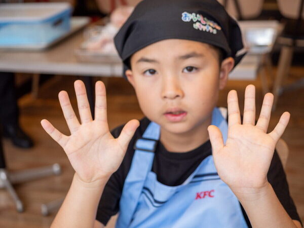 「ここで働いてみたい」小5息子の夢、広がる。ケンタッキーで感動のお仕事体験