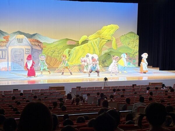 園児1,000人超が「がんばれー！」手に汗握る観劇会で子どもたちが大熱狂。心を動かす経験を【福井県鯖江市】