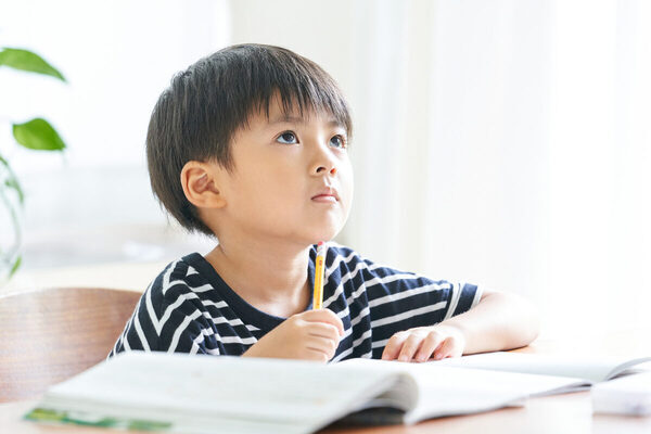 生成AI時代の読書感想文、親はどうサポートする？ AIを使いこなすママですら陥った罠と活用法