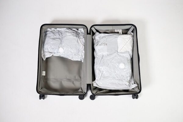 重さ29g！帰りの荷物がパンパン問題、これで解決！衣類をぺたんこにする旅ガジェットが便利すぎ