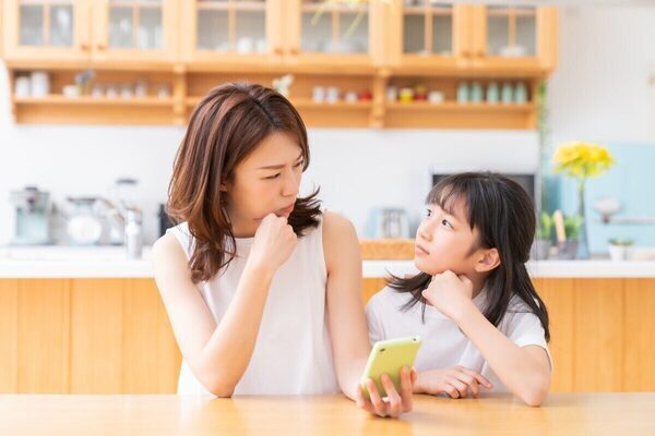 夏休み中の子どものスマホ・タブレット、どう制限すべき？ Google・YouTubeの“中の人”が実践している「我が家のルール」
