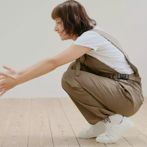 身軽なお出かけが叶いそう！保冷剤ポケット付き！赤ちゃんの背中を涼しく保つ、抱っこ機能付きオーバーオール